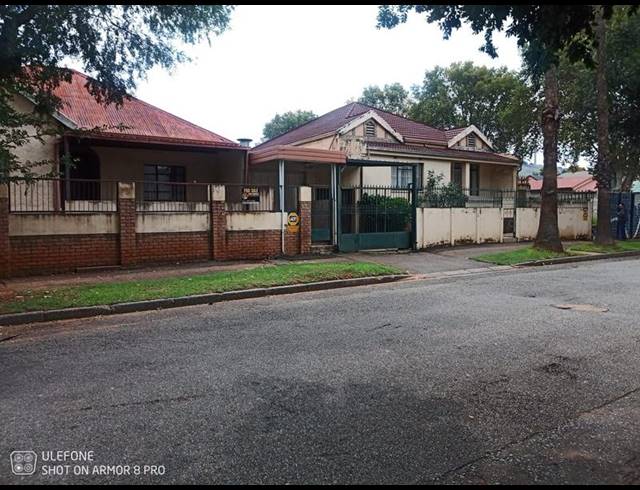 6 BEDROOM HOUSE FOR SALE IN LORENTZVILLE